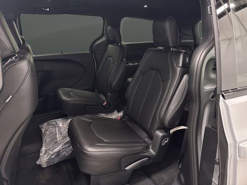 New 2026 Chrysler Pacifica Select w/ S Appearance Package AWD/4WD image 28