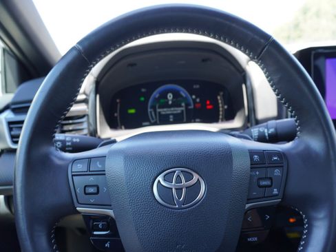 Used 2025 Toyota Camry SE w/ Convenience Package FWD image 23