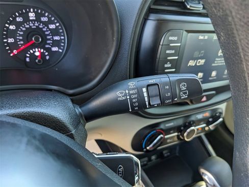 Used 2020 Kia Soul LX image 32