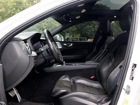 Used 2018 Volvo XC60 T8 R-Design w/ Convenience Package image 11