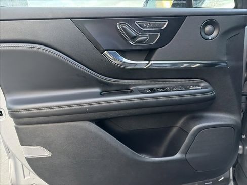 Used 2021 Lincoln Corsair Reserve w/ Equipment Group 201A image 20