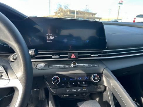 Used 2024 Hyundai Elantra SEL FWD image 19