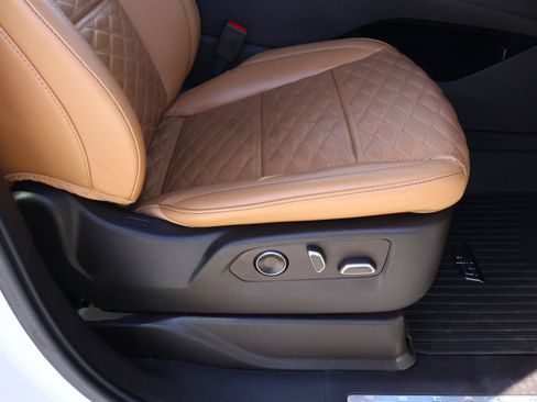 Used 2021 Cadillac Escalade Premium Luxury RWD image 24