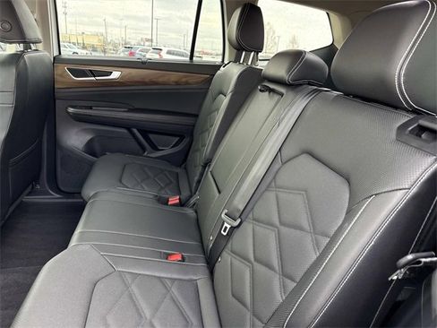 Certified 2025 Volkswagen Atlas SE image 15