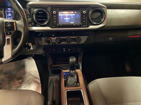 Used 2018 Toyota Tacoma SR5 image 11