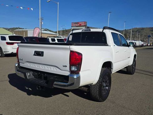 Used 2022 Toyota Tacoma SR5 image 3