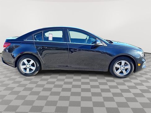 Used 2015 Chevrolet Cruze LT image 4