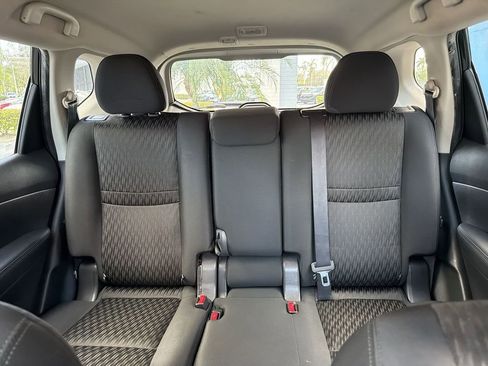 Used 2017 Nissan Rogue SV w/ SV Premium Package image 14