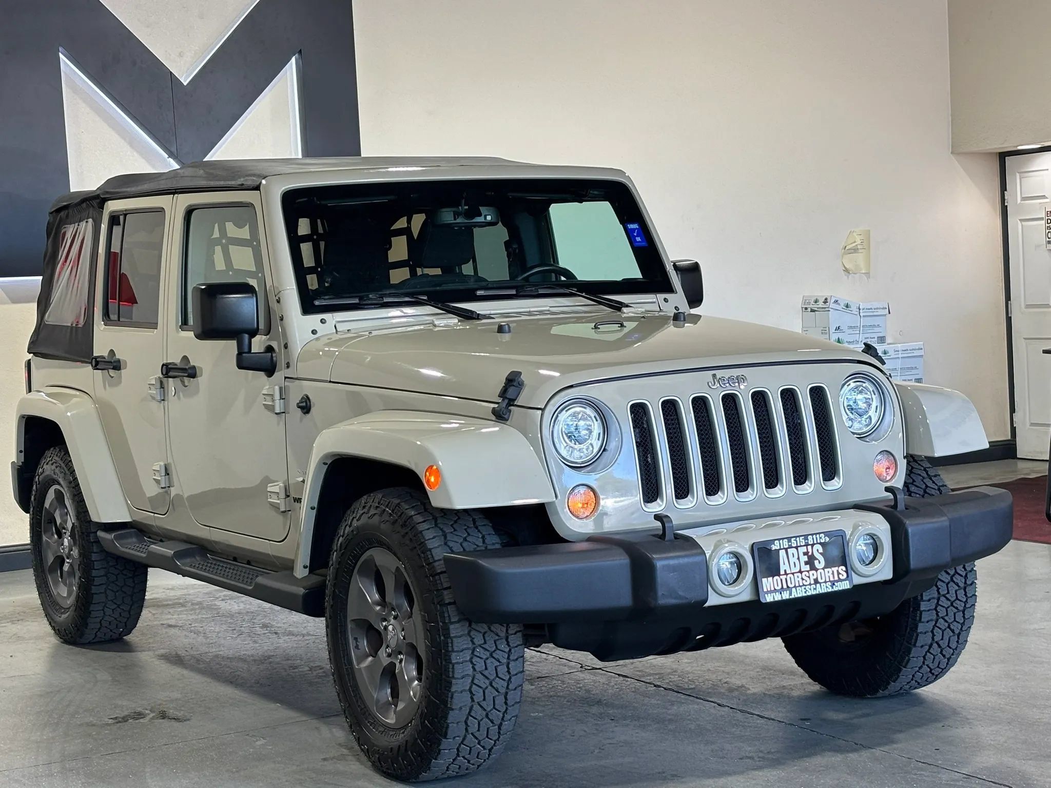 Used 2017 Jeep Wrangler Unlimited Sahara w/ Max Tow Package AWD/4WD image 3