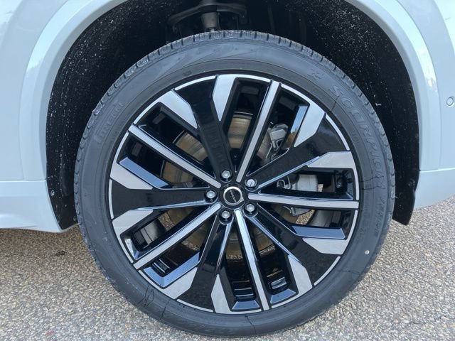 New 2026 Volvo XC90 T8 Plus w/ Protection Package Premier AWD/4WD image 9