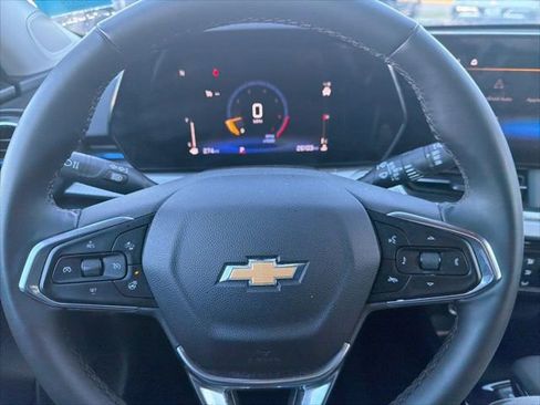 Used 2025 Chevrolet Trax LT w/ LT Convenience Package image 34