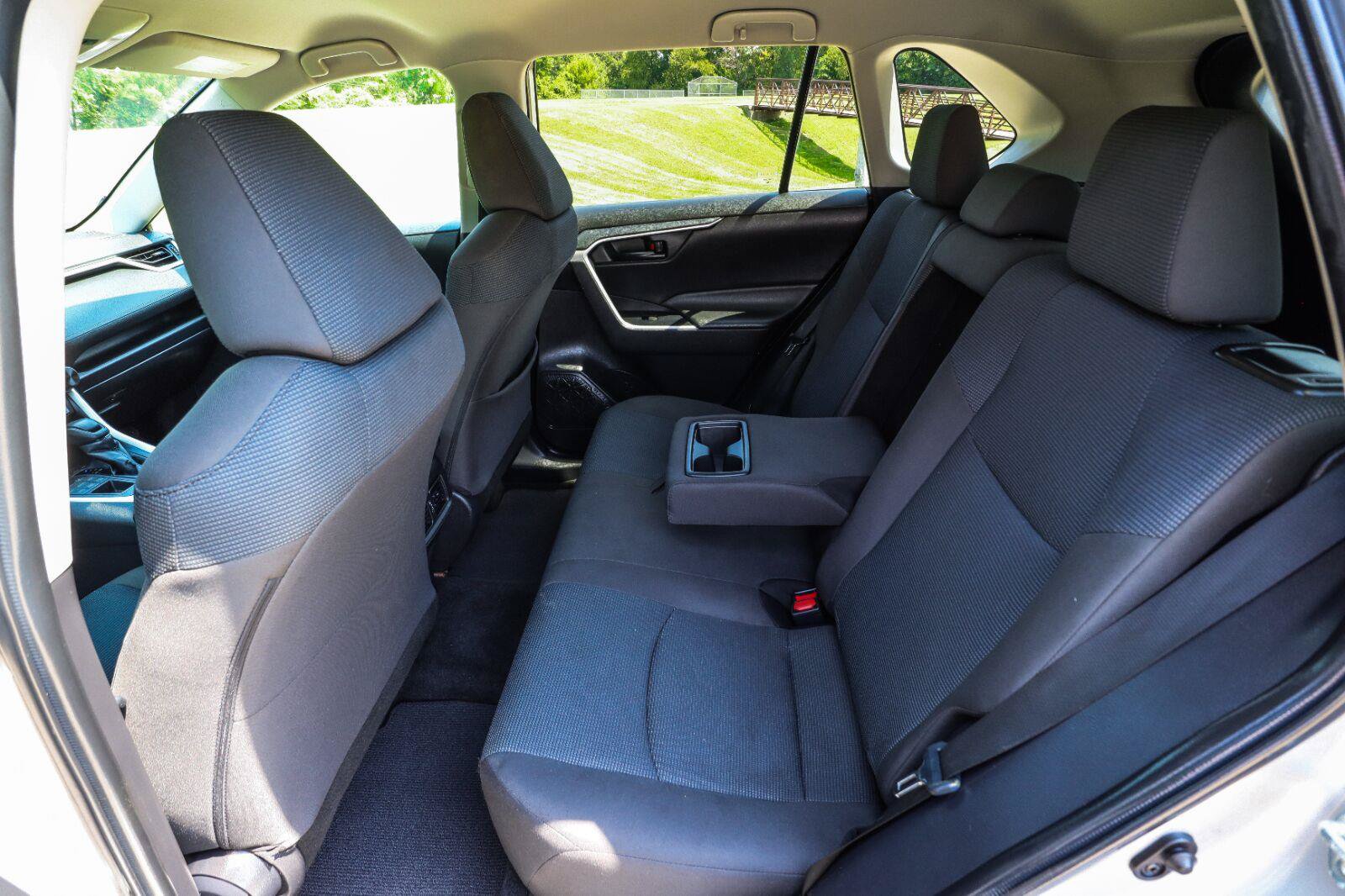 Used 2022 Toyota RAV4 LE w/ Carpet Mat Package (TMS) AWD/4WD image 31