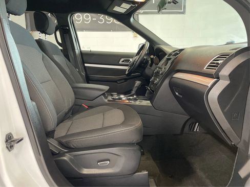 Used 2017 Ford Explorer XLT image 14