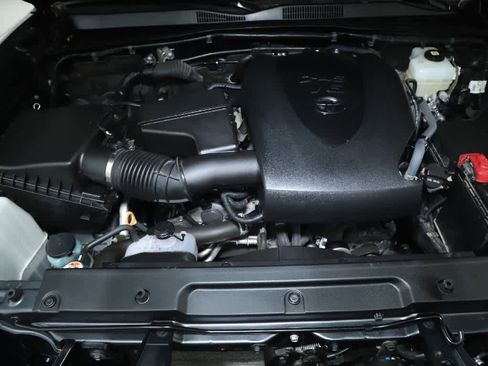 Certified 2022 Toyota Tacoma TRD Off-Road image 31