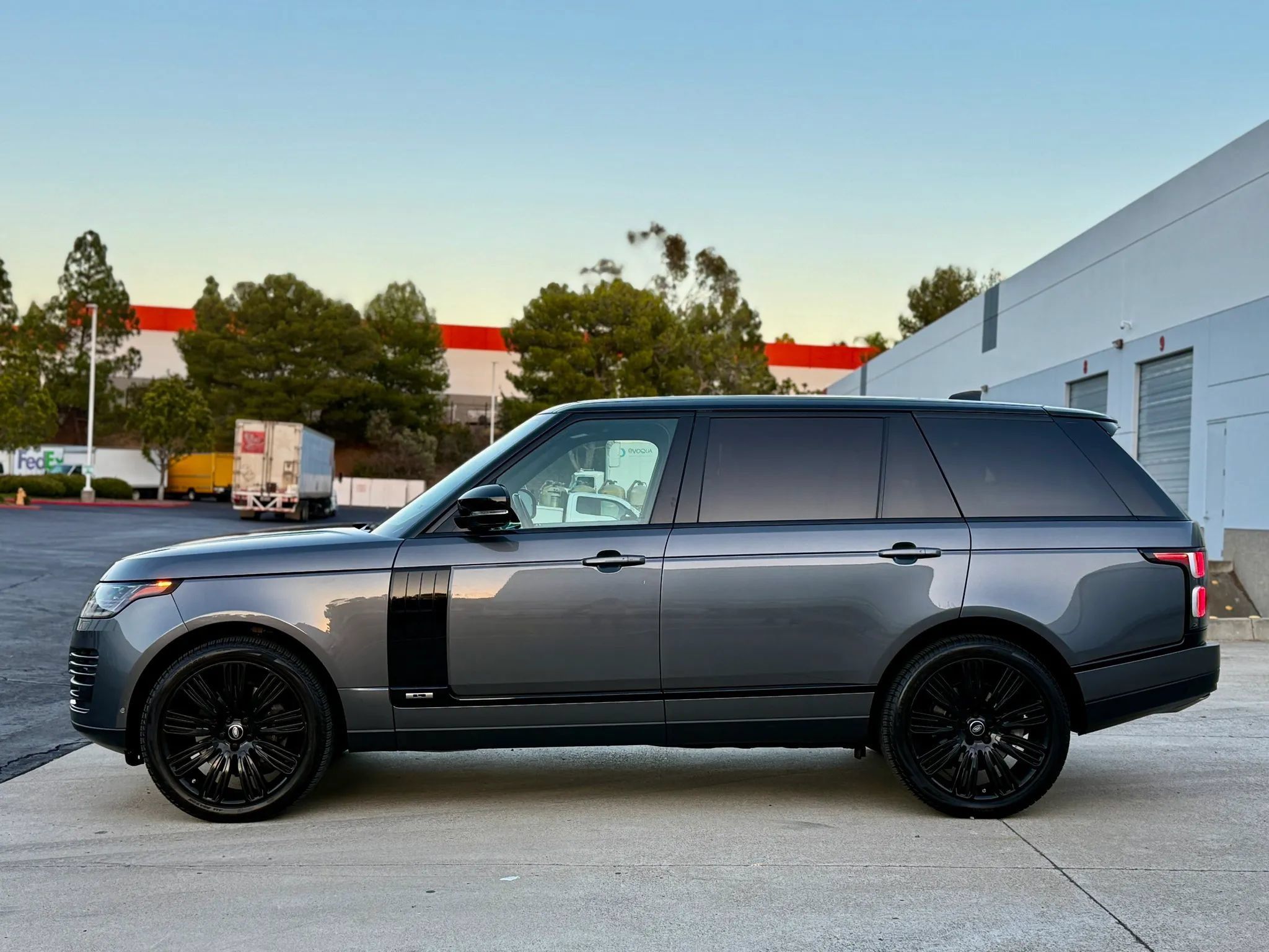 Used 2019 Land Rover Range Rover Long Wheelbase Supercharged AWD/4WD image 6