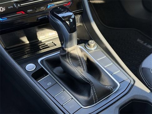 Certified 2025 Volkswagen Jetta SE image 20