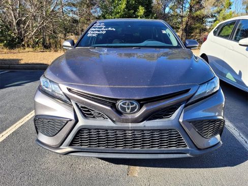 Used 2022 Toyota Camry SE image 2