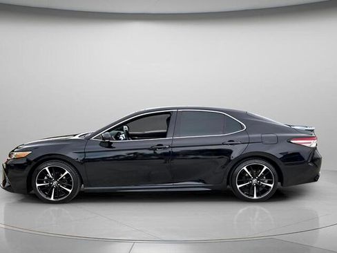 Used 2018 Toyota Camry XSE FWD image 3