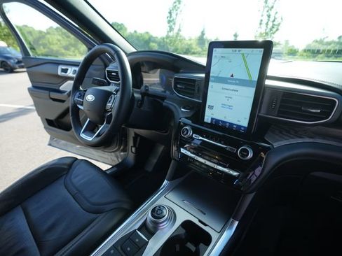 Used 2023 Ford Explorer Platinum w/ Technology Package AWD/4WD image 40