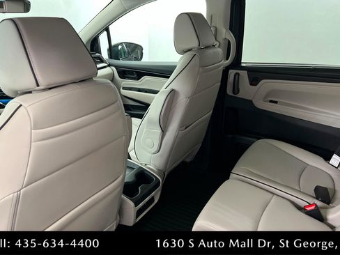 New 2026 Honda Odyssey Touring image 18