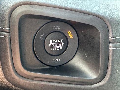 Used 2025 Jeep Wrangler Unlimited Sahara AWD/4WD image 17