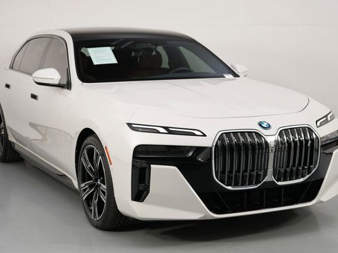 Used 2023 BMW i7 xDrive60 image 65