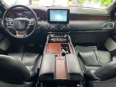 Used 2021 Lincoln Navigator Reserve w/ Luxury Package image 19