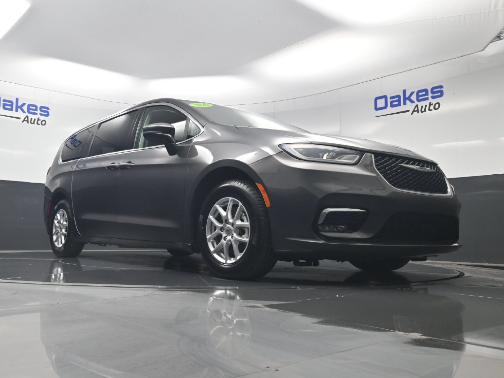 Used 2023 Chrysler Pacifica Touring-L FWD image 37