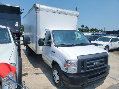 Used 2022 Ford E-350 and Econoline 350 Super Duty w/ Power Windows & Locks Group RWD image 2