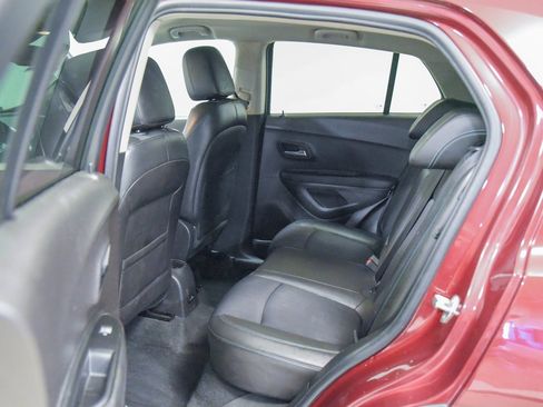 Used 2016 Chevrolet Trax LT w/ LT Convenience Package image 4