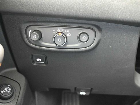 Used 2023 GMC Terrain AT4 image 10