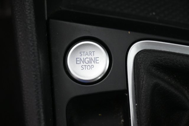Used 2025 Volkswagen Jetta SE FWD image 22