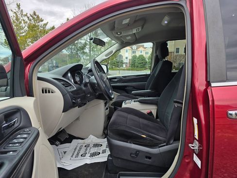 Used 2011 Chrysler Town & Country Touring w/ Security Group FWD image 11