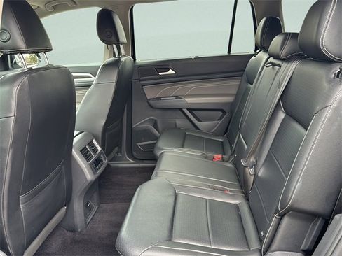 Used 2021 Volkswagen Atlas SE w/ Towing Package image 17