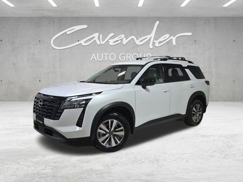 New 2026 Nissan Pathfinder SL image 1