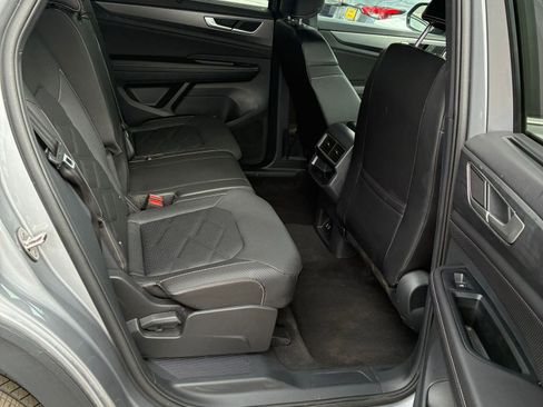 Used 2025 Volkswagen Atlas Cross Sport SE image 12