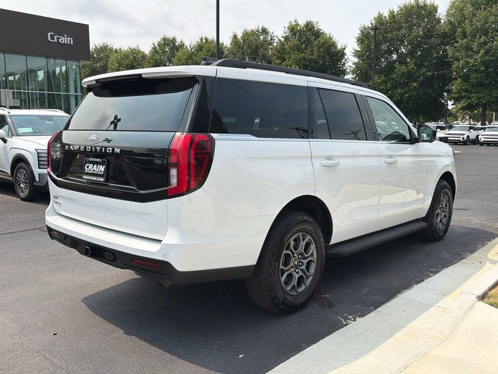 Used 2025 Ford Expedition Active AWD/4WD image 9