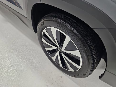 Used 2023 Volkswagen Taos SE image 24