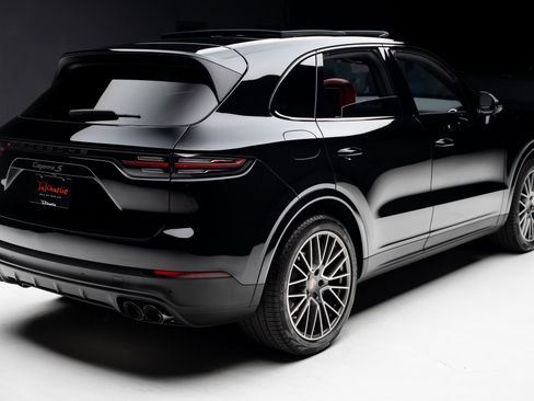 Used 2023 Porsche Cayenne S image 29