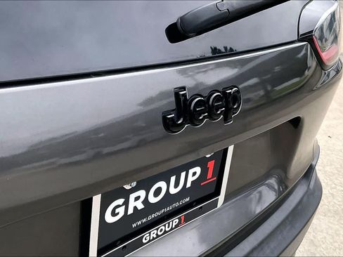 Used 2019 Jeep Cherokee Latitude Plus FWD image 30