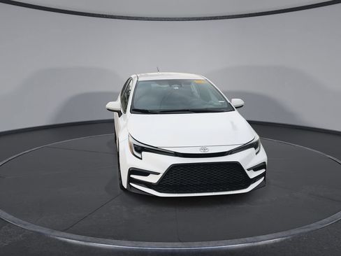 Used 2024 Toyota Corolla SE FWD image 3