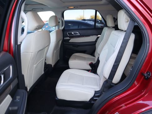 Used 2017 Ford Explorer Platinum image 10