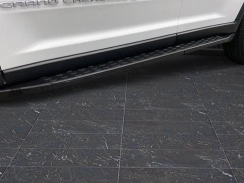 Used 2025 Jeep Grand Cherokee Laredo w/ Luxury Tech Group I AWD/4WD image 41