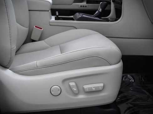 Used 2023 Lexus GX 460 Premium w/ Premium Package image 24