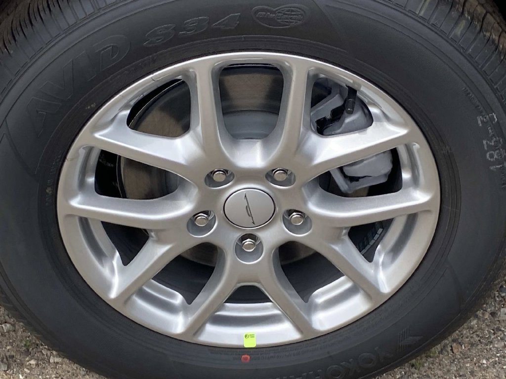 New 2027 Chrysler Pacifica Select FWD image 6