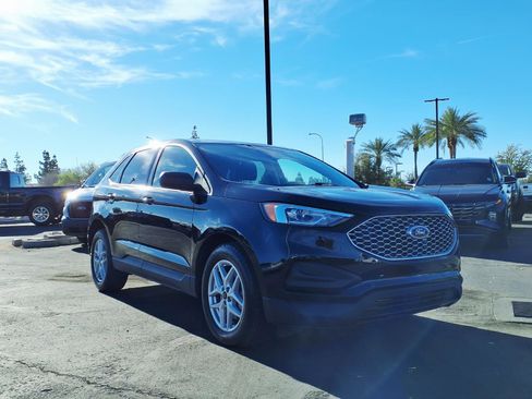 Certified 2024 Ford Edge SE image 8