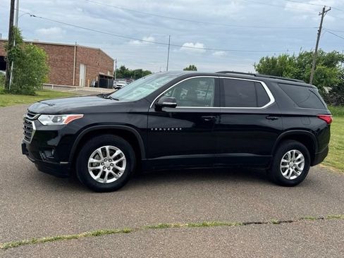 Used 2019 Chevrolet Traverse LT FWD image 3