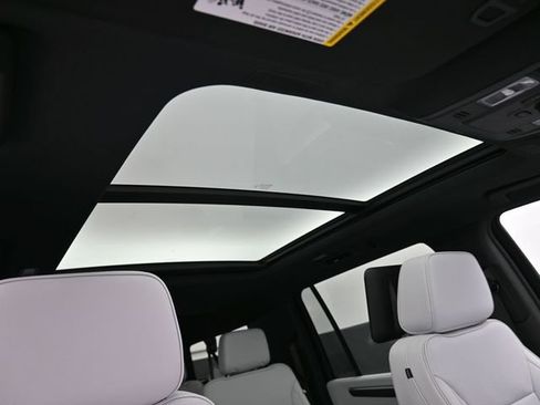 New 2025 Chevrolet Suburban Premier AWD/4WD image 39