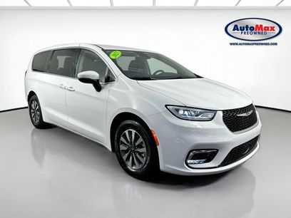 Used 2023 Chrysler Pacifica Touring-L