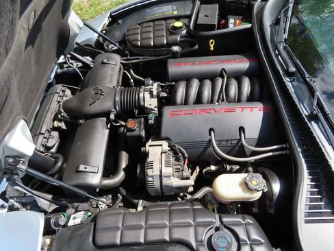 Used 1997 Chevrolet Corvette Coupe w/ Memory Pkg RWD image 5